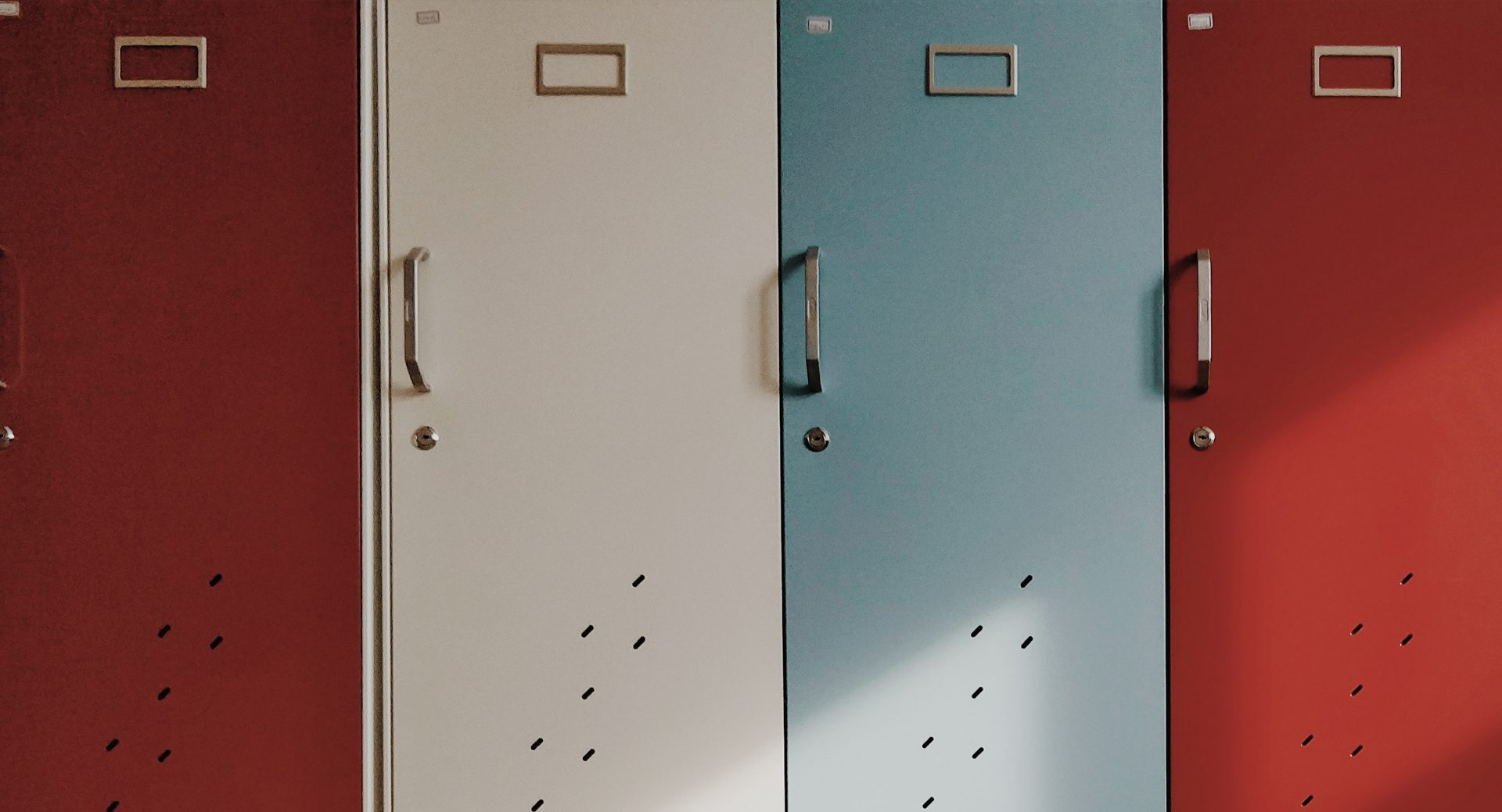 school-dearer-lockers